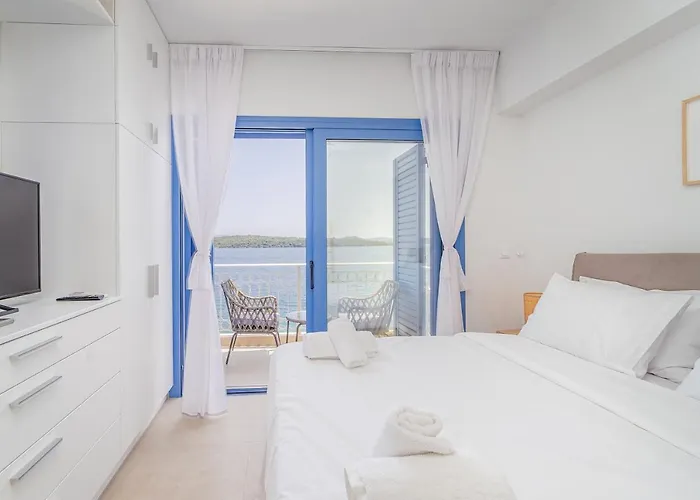 Greek House Complex A7 * Nidhrion